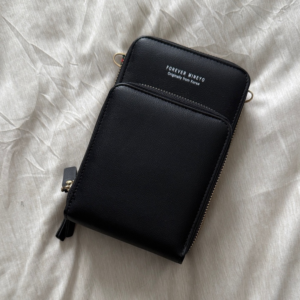 Forever Mineyo Black Crossbody Bag